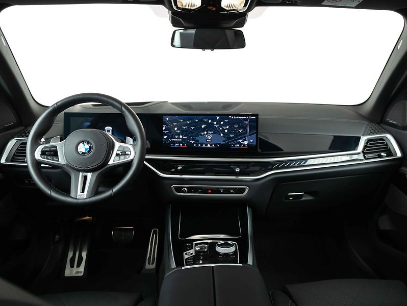 BMW X5 M60i - fotka 12 z 22
