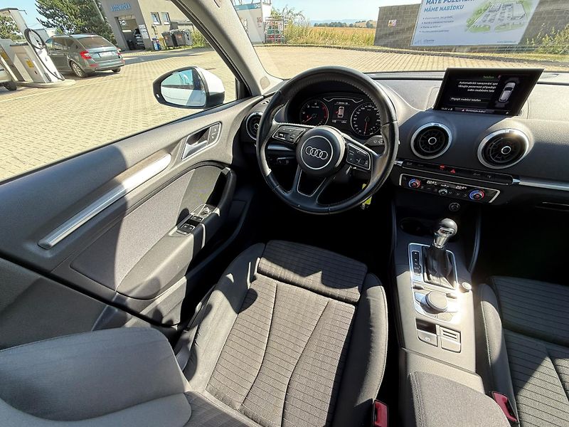 Audi A3 1,6 TDI Sportb automat - fotka 7 z 15