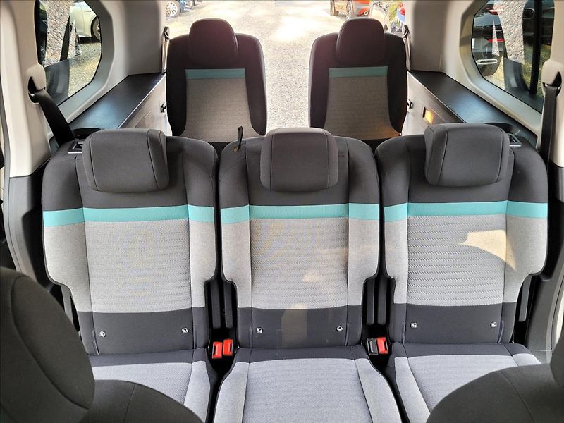 Citroën Berlingo 1,5 HDI,XL,7míst,navi,tažné - fotka 38 z 49