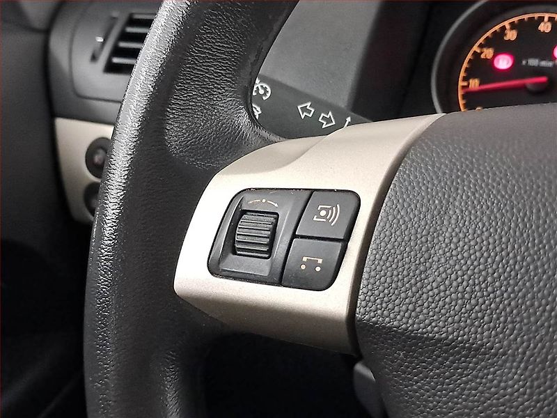Opel Astra (2009) 1.6 16V, nová STK - fotka 15 z 16