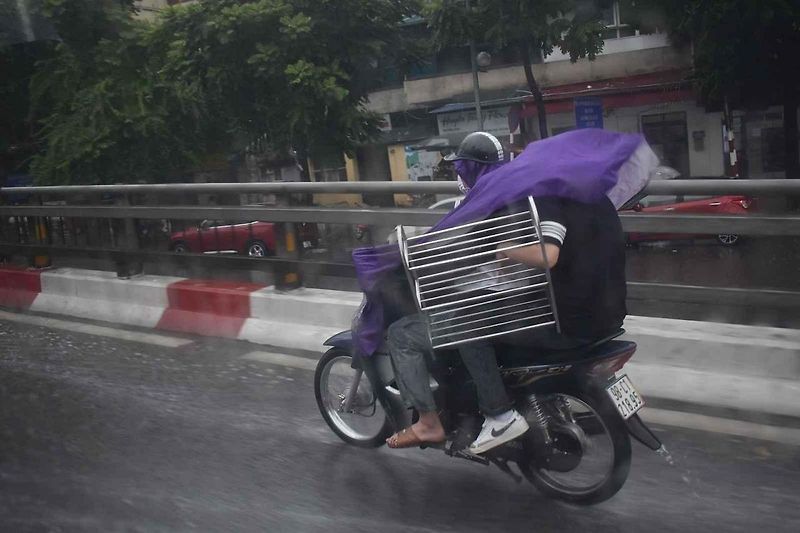 Jeden z prvních vozů Škoda na území Vietnamu. Právě ten jsem zkoušel v ulicích hlavního města