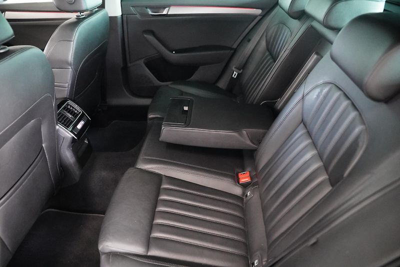 Škoda Superb - fotka 14 z 16