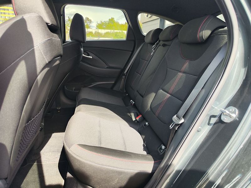 Hyundai i30 1.5 T-GDI/103kW N-Line DCT - fotka 13 z 32