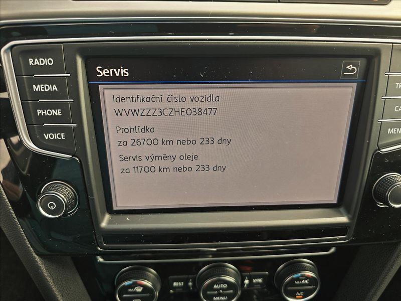 Volkswagen Passat VIII 1,4TSi DSG Highline - fotka 20 z 56