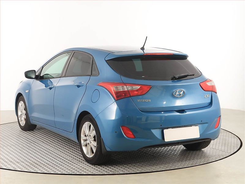 Hyundai i30 (2015) 1.6 MPI, Serv.kniha, Tempomat - fotka 4 z 17