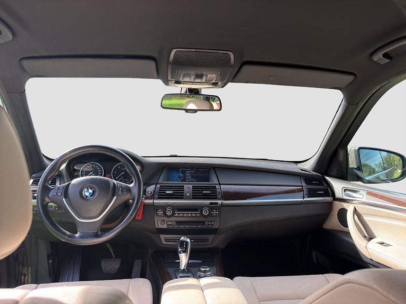 BMW X5 (2010) - fotka 15 z 28