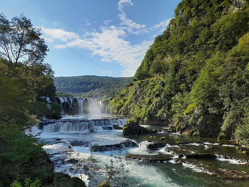 Roadtrip na Balkán: Škoda Enyaq dojela až pod skokanské můstky v Bosně a Hercegovině. A nejen tam