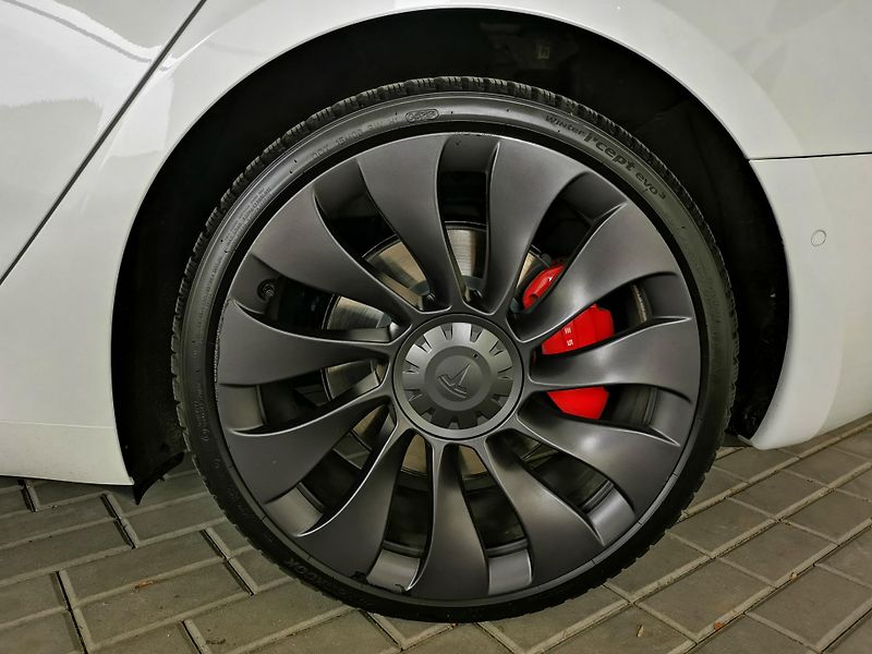 Tesla Model 3 (2021) 377KW Performance 39tkm DPH  - fotka 20 z 28