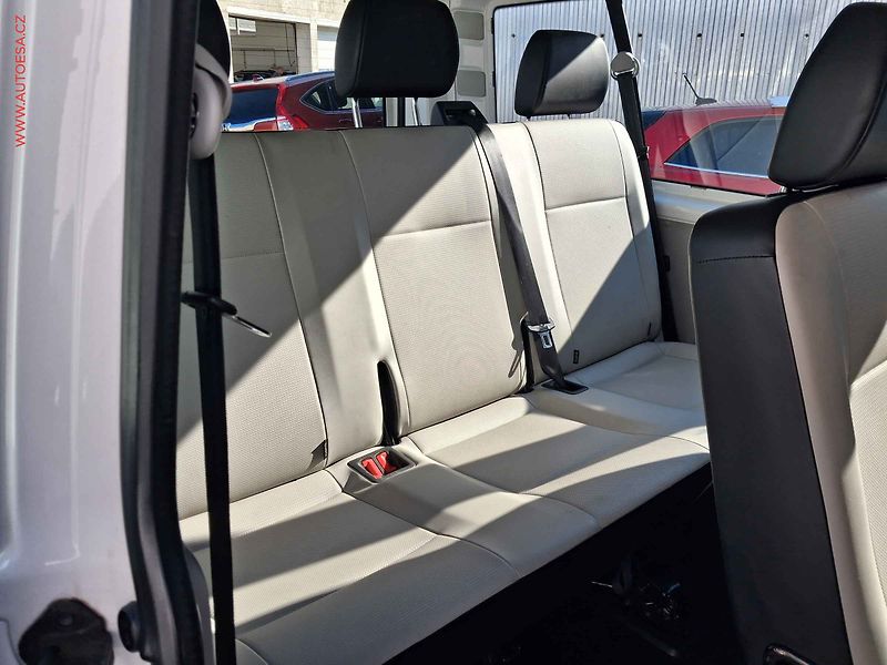 Volkswagen Transporter (2017) 2.0TDi L2 9míst, TZ - fotka 11 z 17