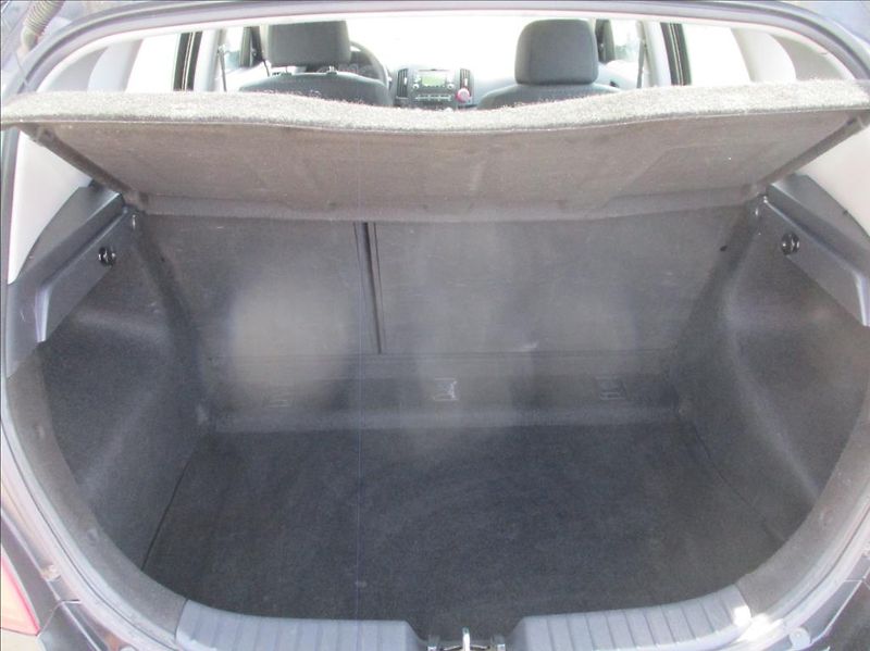 Hyundai i30 1,4 i 16v, klima, serviska, - fotka 13 z 38