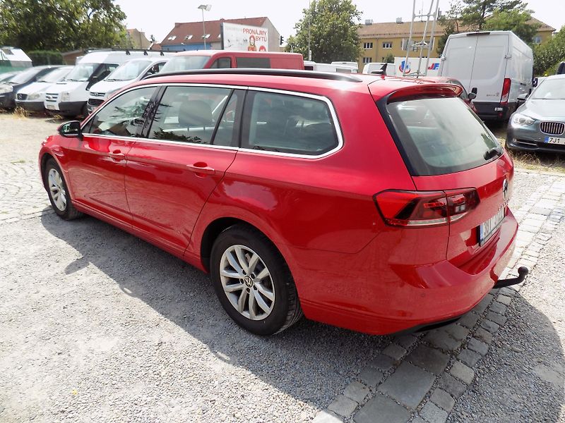 Volkswagen Passat Variant 2,0 TDI 110 KW DSG VÝHŘEV LED - fotka 14 z 43