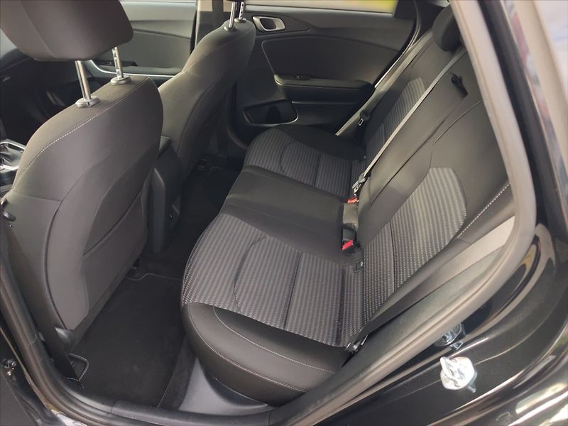 Kia Ceed 1,5 T-GDI Top AT - fotka 7 z 11