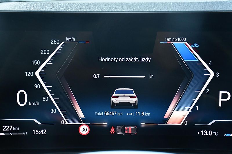 BMW Řada 3 320d xDrive M-SPORT ČR 1.M - fotka 30 z 51