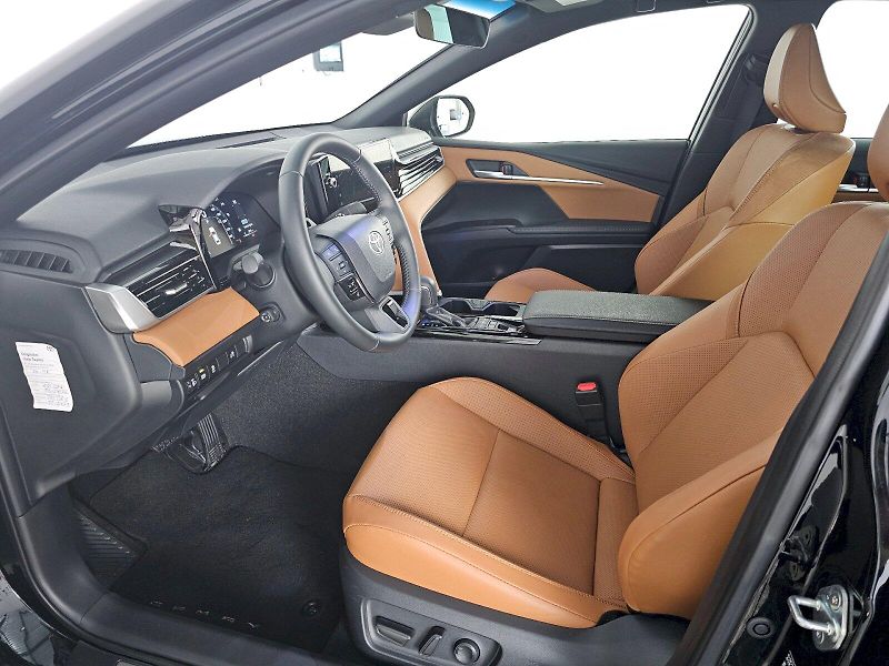 Toyota Camry (2025) 2.5 HEV 230k PRESTIGE - fotka 6 z 32