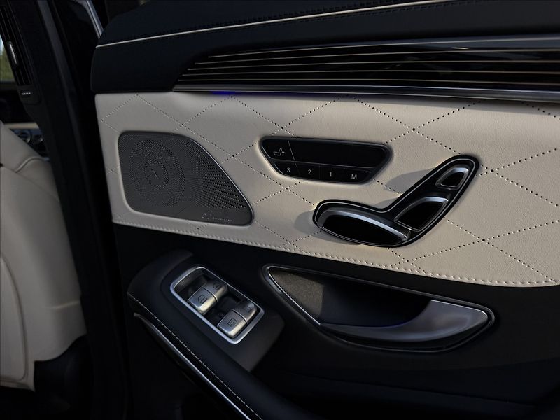 Mercedes-Benz Třídy S 560 4Matic AMG - fotka 31 z 32