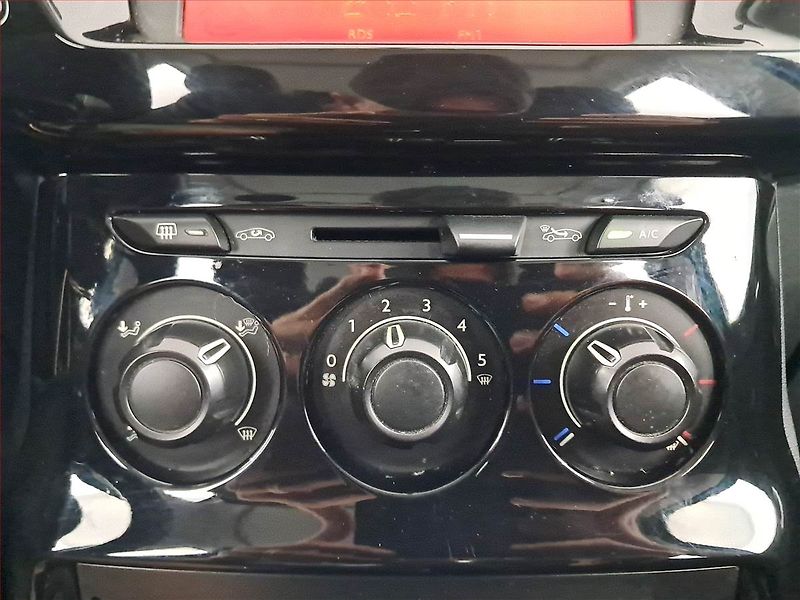 Citroën C3 (2012) 1.4 i, ČR,1.maj, Serv.kniha - fotka 13 z 15