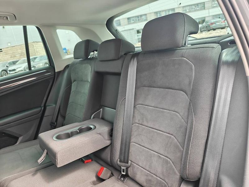 Volkswagen Tiguan Elegance 4Motion 2,0TDI - fotka 8 z 28