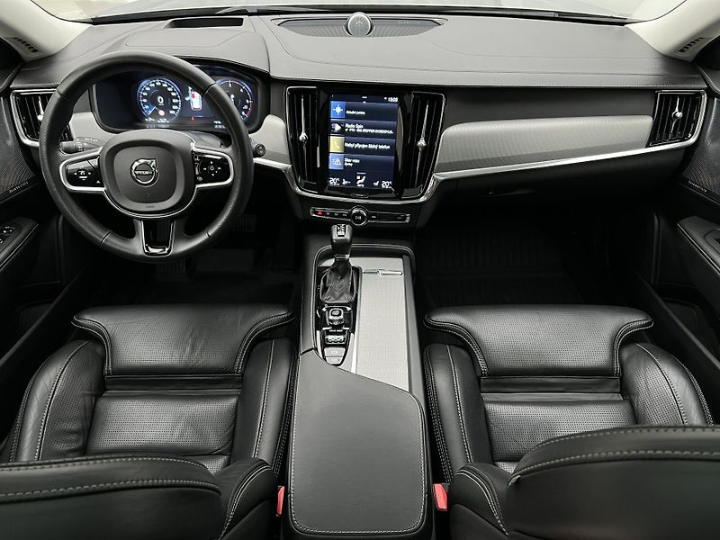 Volvo V90 CC D5 AWD PRO AUT - fotka 2 z 41
