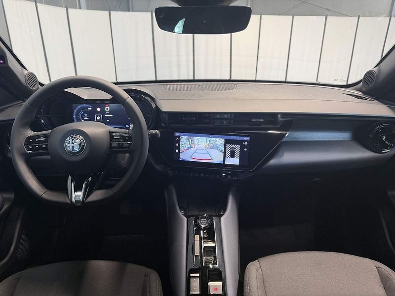 Alfa Romeo Junior (2026) Ibrida 1.2 Turbo Hybrid 145k - fotka 7 z 21