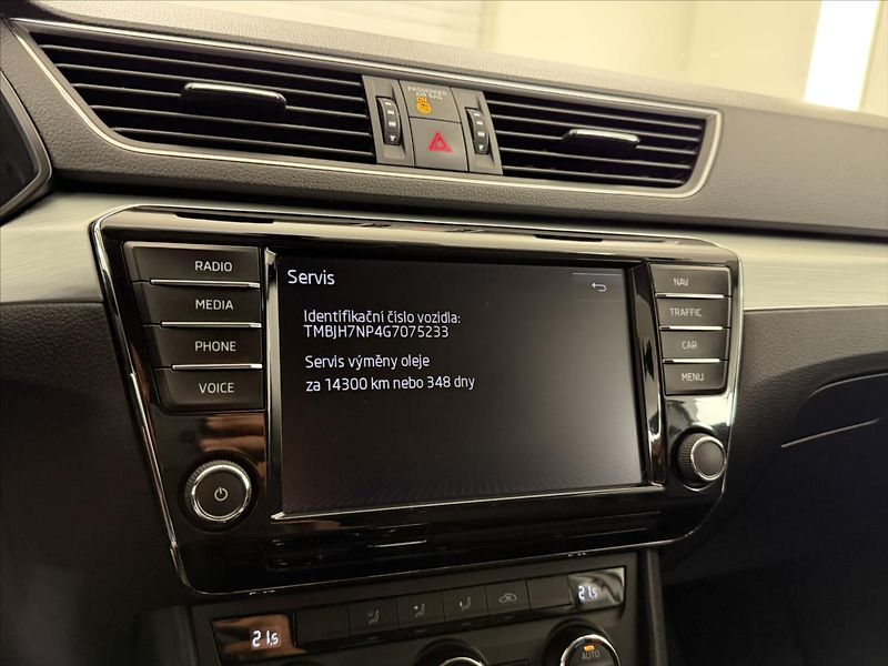 Škoda Superb 2,0 TDI ČR DSG NAVI CARPLAY - fotka 23 z 35