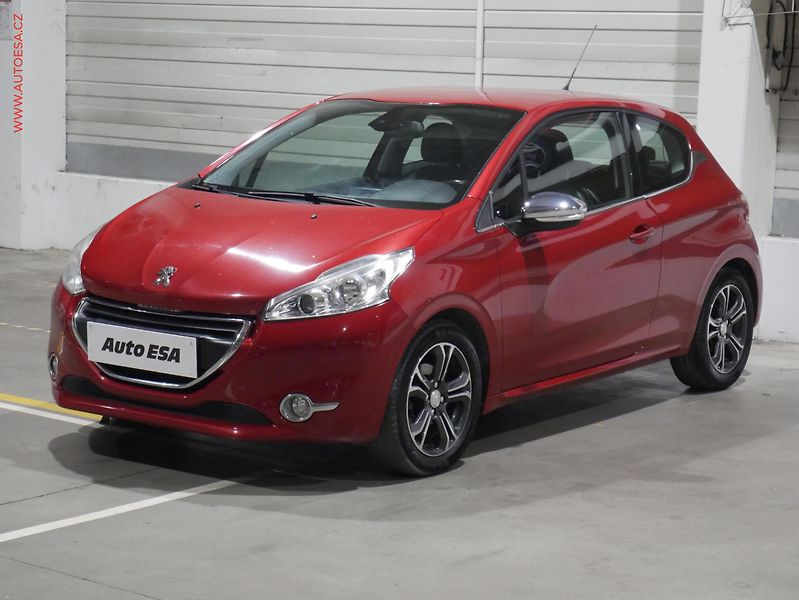 Peugeot 208 (2014) 1.6 VTi, Allure - fotka 3 z 15