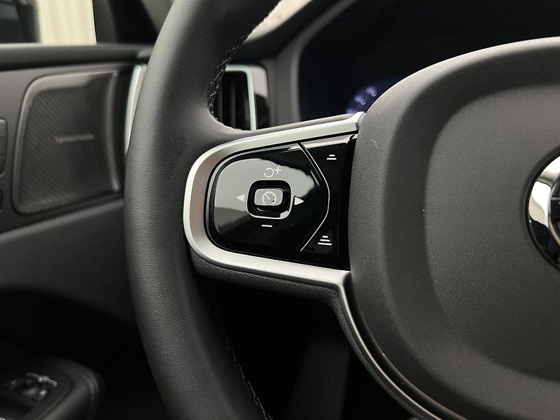 Volvo XC60 B5 AWD PLUS DARK AUT REZERVACE - fotka 25 z 44