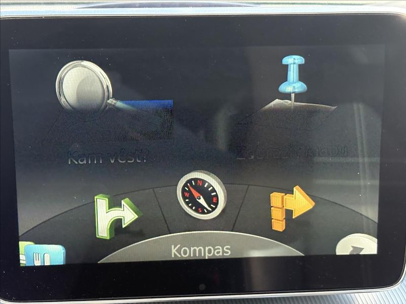 Mercedes-Benz GLA 1,6 200i 115kW Xen,Kamera,Navi - fotka 21 z 41