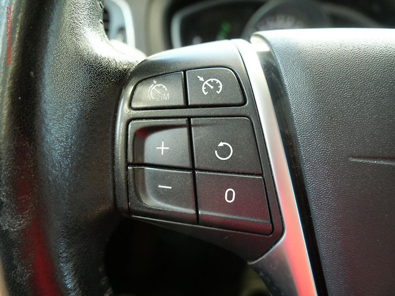 Volvo V40 (2018) 2.0D, ČR, servis.kniha, AT - fotka 15 z 20
