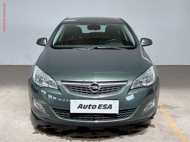 Opel Astra (2011) 1.6i 16V, ČR, AC, temp - fotka 2 z 15