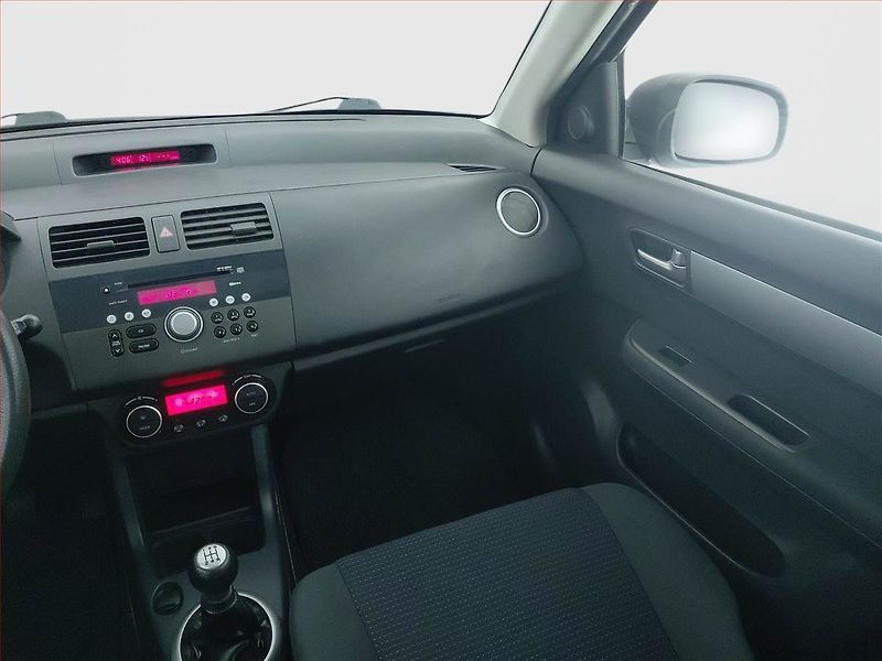 Suzuki Swift (2010) 1.3, Serv.kniha, po STK - fotka 8 z 16