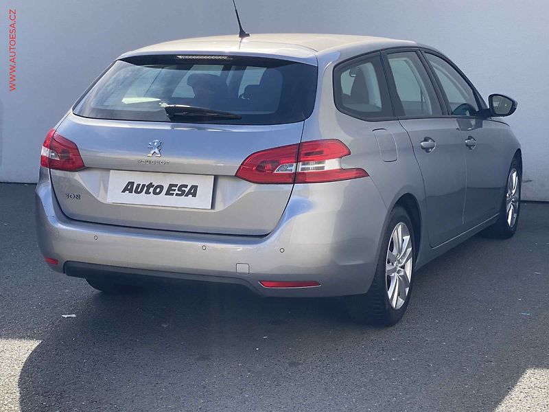 Peugeot 308 (2018) 1.6 HDi, AT, navi, AC - fotka 4 z 17