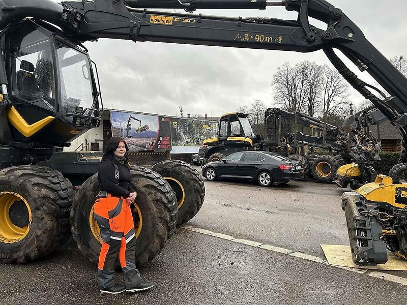 Valentýna Smutná studuje na trutnovské Lesárně obor operátor těžebně dopravních strojů.