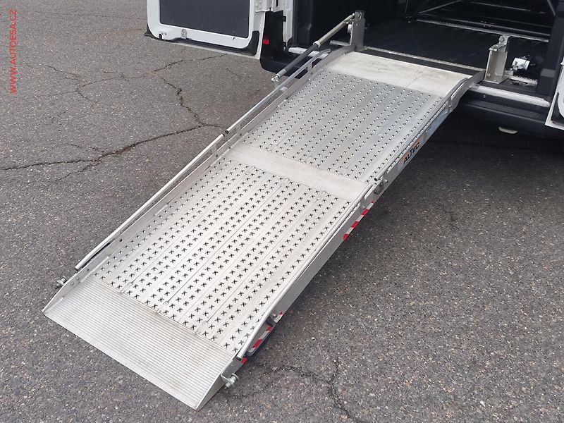 Fiat Ducato (2019) 2.3MJT L2H2 9míst, AC, 103kW - fotka 10 z 21