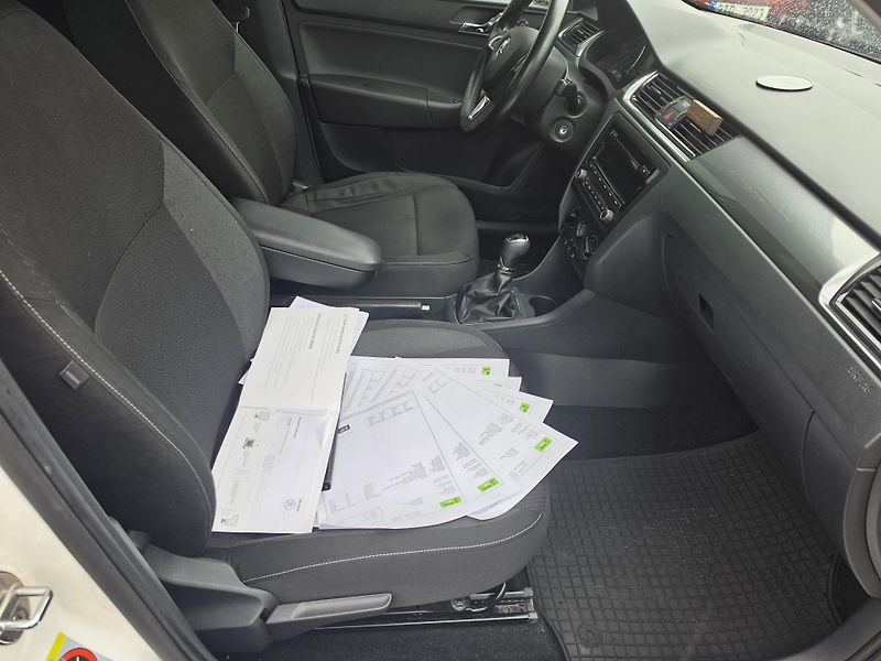 Škoda Rapid 1.2 TSI Park Senzor  - fotka 14 z 18