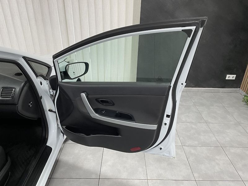 Kia Ceed 1.6 GDi ČR REZERVACE  - fotka 12 z 24