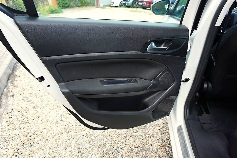 Peugeot 308 (2016) 308 ACTIVE 1,2 PT 81 kW - fotka 21 z 46