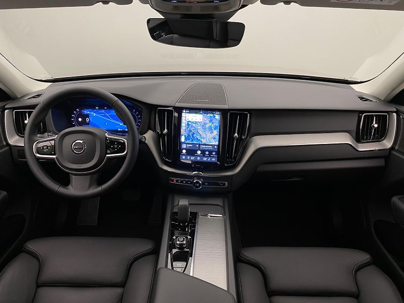 Volvo XC60 B4 AWD PLUS DARK AUT CZ 1.maj - fotka 2 z 57