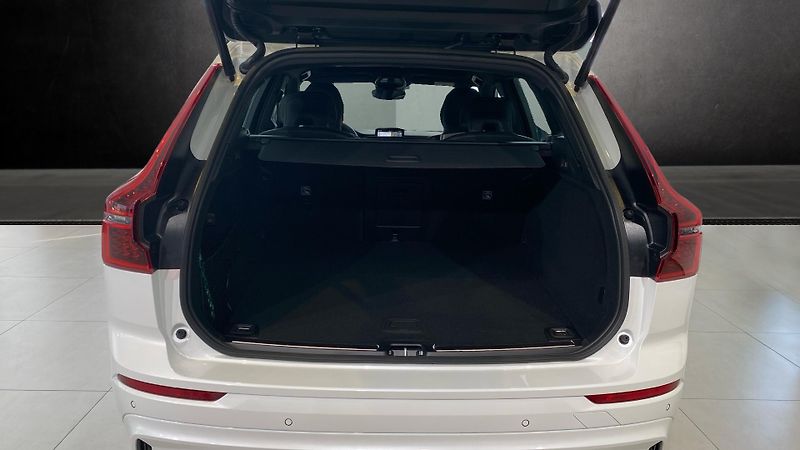 Volvo XC60 (2026) PLUS BLACK EDITION, B5 AWD, 18 - fotka 7 z 14