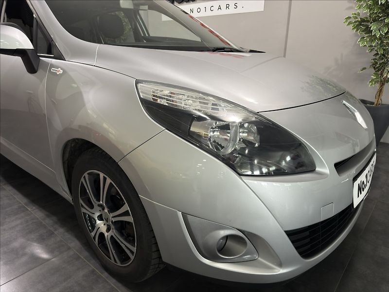 Renault Grand Scénic 1,5   DCI AUTOMAT NAVI ČIDLA - fotka 35 z 36