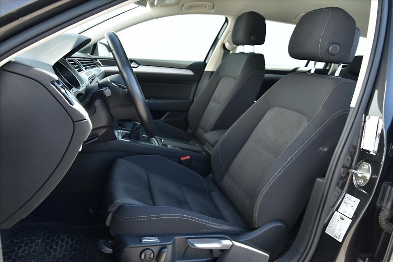 Volkswagen Passat 1.6 TDI LED NAVIGACE TAŽNÉ - fotka 10 z 28