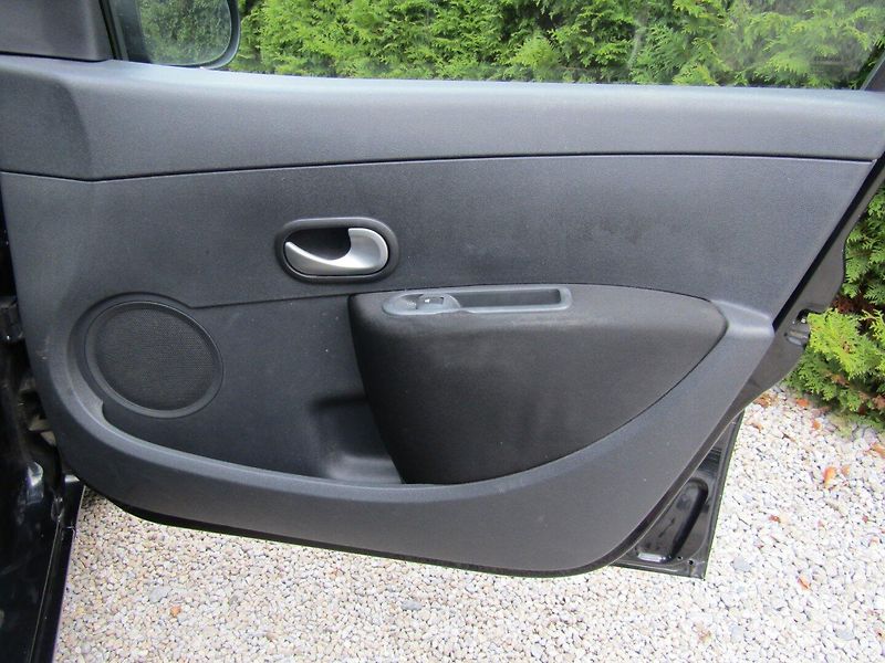 Renault Clio (2013) 1.2i 55kW  ZIMNÍ PNEU - fotka 25 z 34