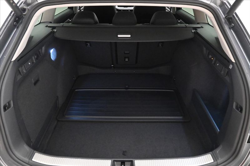 Škoda Superb 1,5 TSI 110kW DSG Selection Zá - fotka 10 z 33
