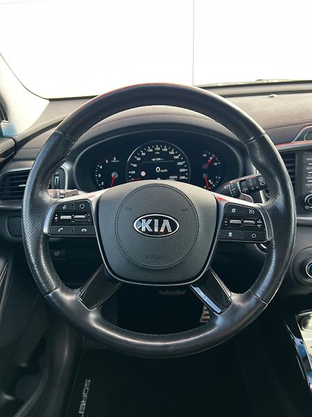 Kia Sorento 2.2 CRDi 4WD GT-Line 7-Míst TZ - fotka 11 z 30