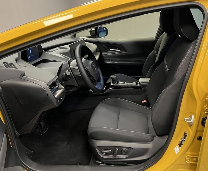 Toyota Prius 2.0 PHEV AT Comfort - fotka 8 z 16