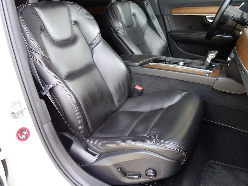 Volvo V90 (2017) 2.0D4 140kW INSCRIPTION -1.MAJ - fotka 26 z 47
