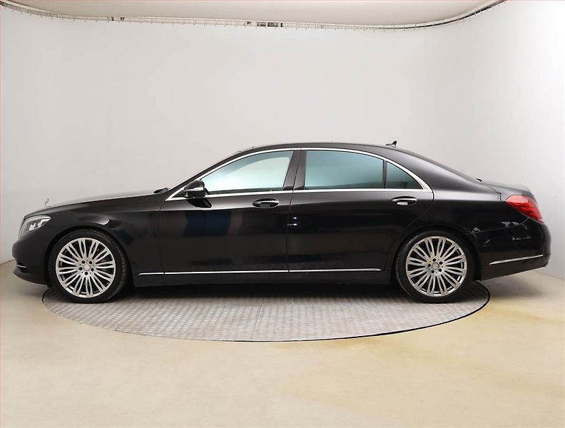 Mercedes-Benz Třídy S (2017) S 500 4MATIC - fotka 3 z 29