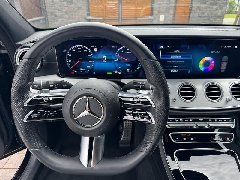 Mercedes-Benz Třídy E (2022) E 300de 4MATIC AMG Hybrid Tažn - fotka 21 z 28