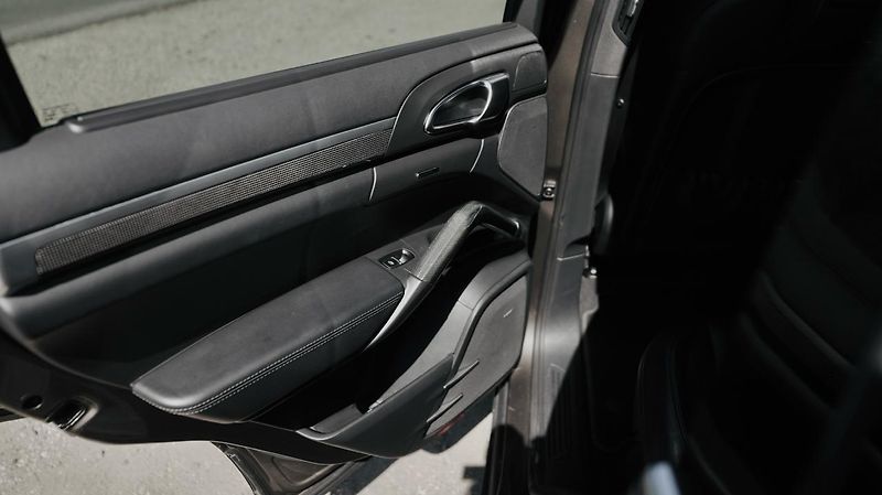 Porsche Cayenne (2011) - fotka 10 z 25