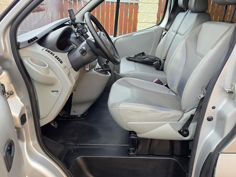 Opel Vivaro 2.0CDTi 84kW 6-MÍST*KLIMA*T.Z. - fotka 13 z 39