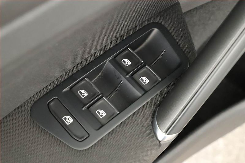 Volkswagen Golf (2016) 1.4 TSI, Tempomat - fotka 16 z 17